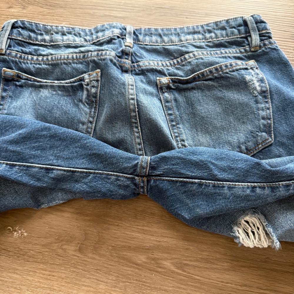 FRAME Denim Le Grand Garçon "Westminster" Distressed Jeans - Size 28 (size 6) - Picture 7 of 9
